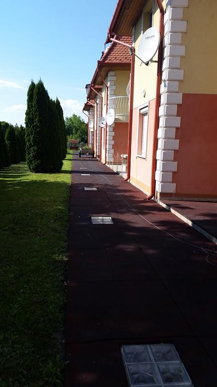 Boglarka Apartman Hajdúszoboszló Exteriör bild
